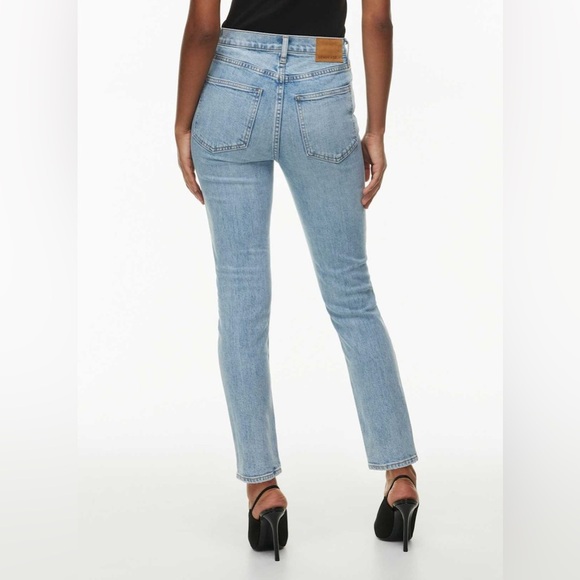 DENIM FORUM ARITZIA The Yoko High Rise Slim
High-waisted slim jeans (J4) - Picture 8 of 12
